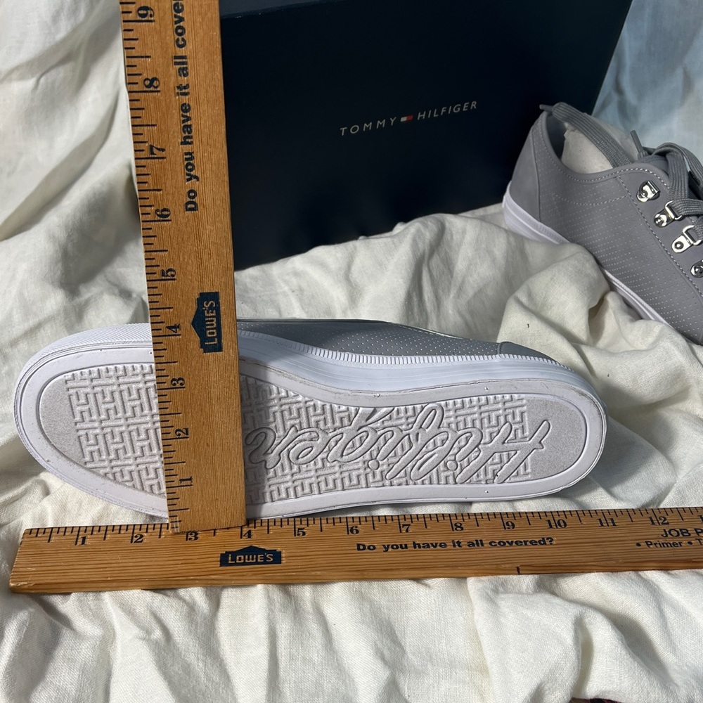 Sneakers - Picture 8 of 10